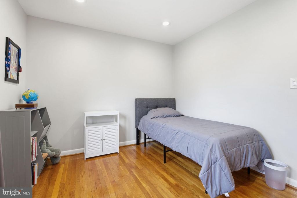 Image 24 of property listing at 7713 MASSENA RD, Bethesda, MD 20817