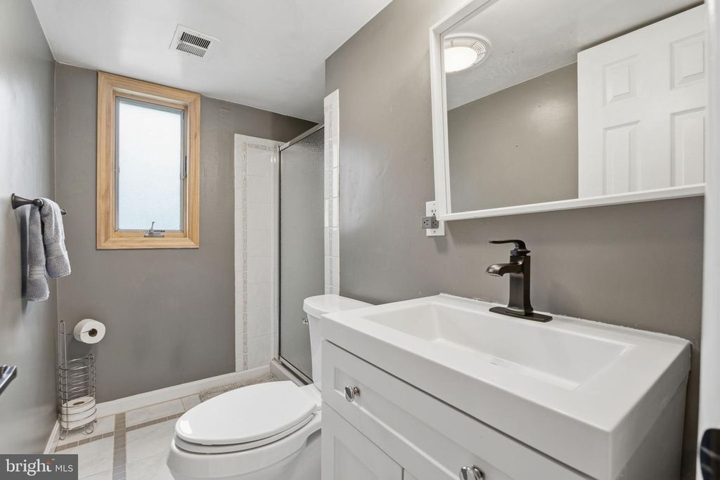 Image 28 of property listing at 7713 MASSENA RD, Bethesda, MD 20817