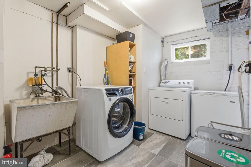 Image 29 of property listing at 7713 MASSENA RD, Bethesda, MD 20817