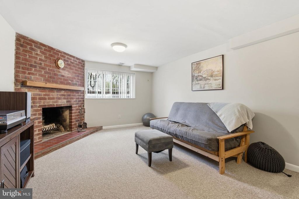 Image 31 of property listing at 7713 MASSENA RD, Bethesda, MD 20817