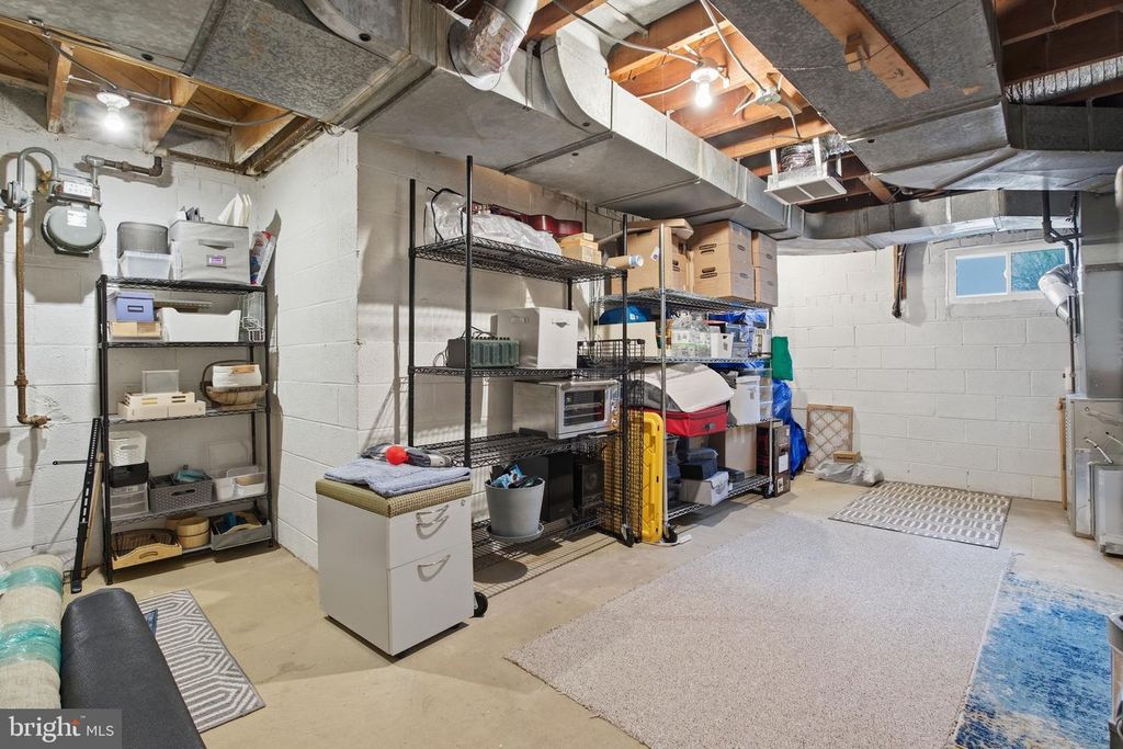 Image 32 of property listing at 7713 MASSENA RD, Bethesda, MD 20817