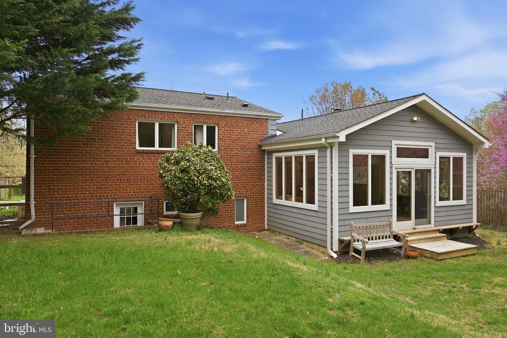 Image 34 of property listing at 7713 MASSENA RD, Bethesda, MD 20817