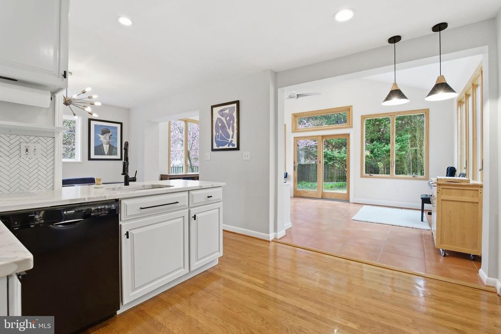 Image 5 of property listing at 7713 MASSENA RD, Bethesda, MD 20817