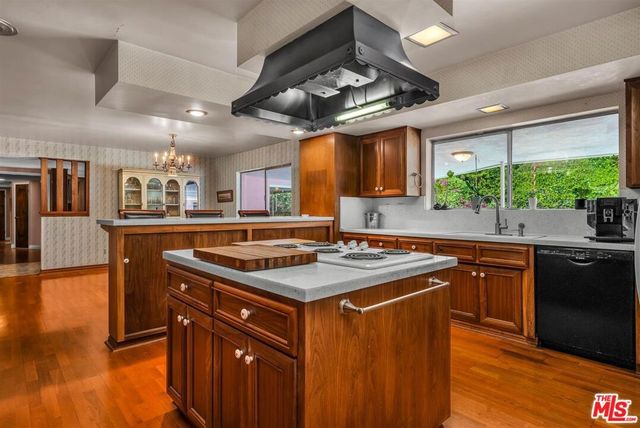 575 E Channel Road, Los Angeles, CA 90402