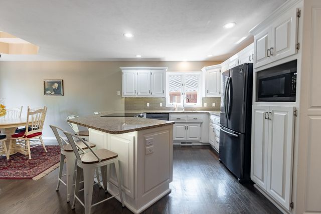 4900 S Bellhurst Avenue, Springfield, MO 65804
