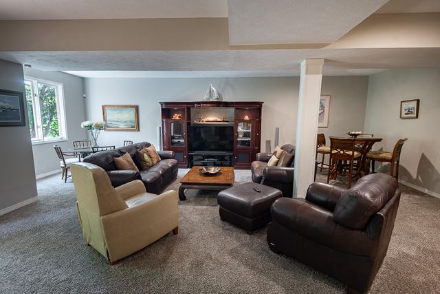 4900 S Bellhurst Avenue, Springfield, MO 65804