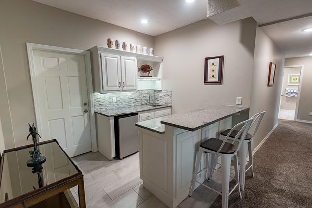 4900 S Bellhurst Avenue, Springfield, MO 65804
