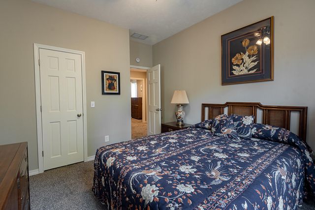 4900 S Bellhurst Avenue, Springfield, MO 65804