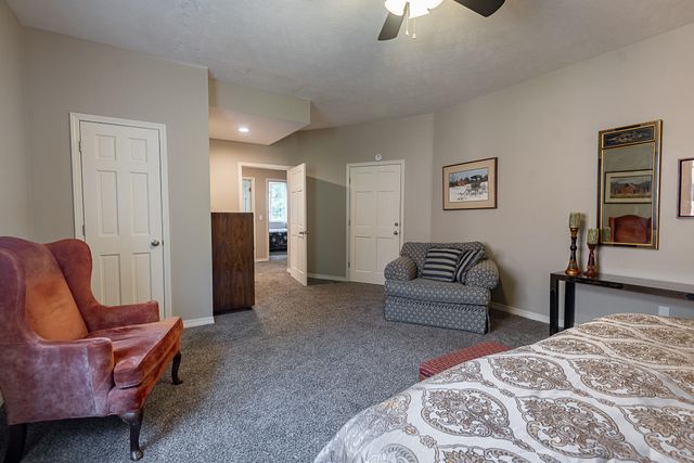4900 S Bellhurst Avenue, Springfield, MO 65804
