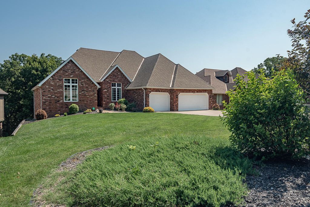 4900 S Bellhurst Avenue, Springfield, MO 65804