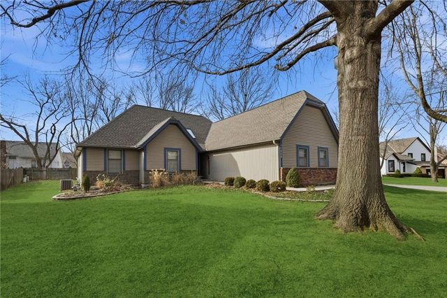 11800 England Street, Overland Park, KS 66210