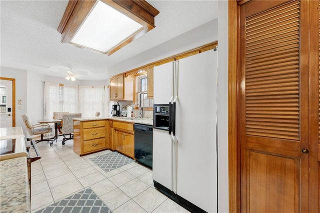 11800 England Street, Overland Park, KS 66210