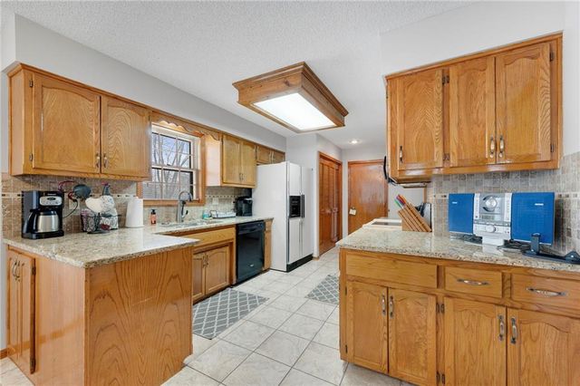 11800 England Street, Overland Park, KS 66210