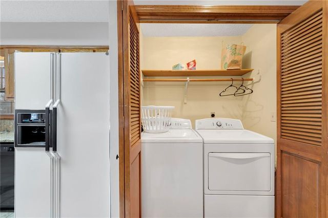 11800 England Street, Overland Park, KS 66210