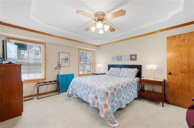 11800 England Street, Overland Park, KS 66210