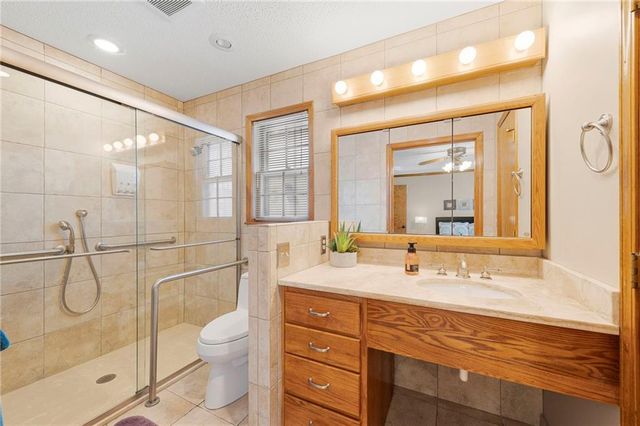 11800 England Street, Overland Park, KS 66210