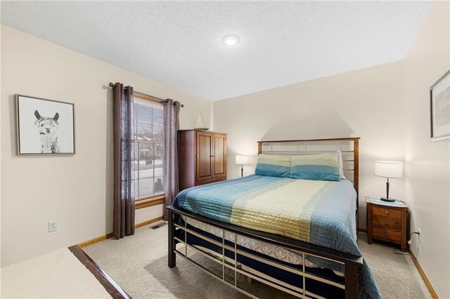 11800 England Street, Overland Park, KS 66210