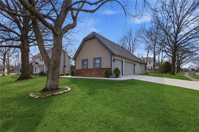 11800 England Street, Overland Park, KS 66210