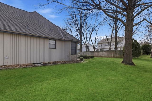 11800 England Street, Overland Park, KS 66210