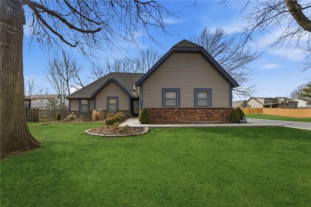 11800 England Street, Overland Park, KS 66210
