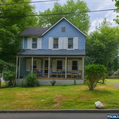 208 Manhattan Avenue, Teaneck, NJ 07666