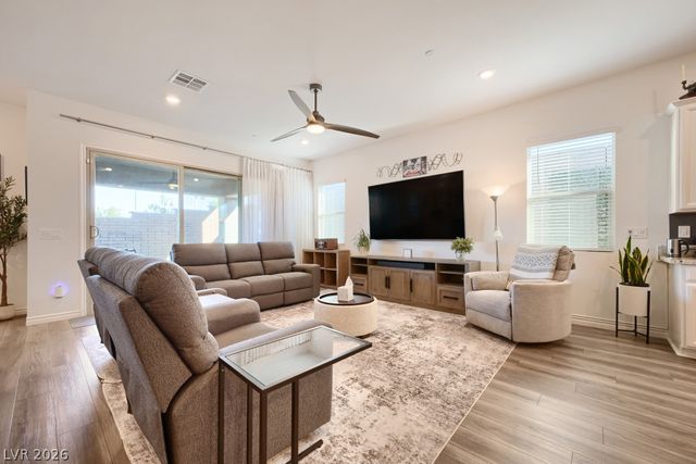 752 Dorsey Falls Street, Henderson, NV 89011