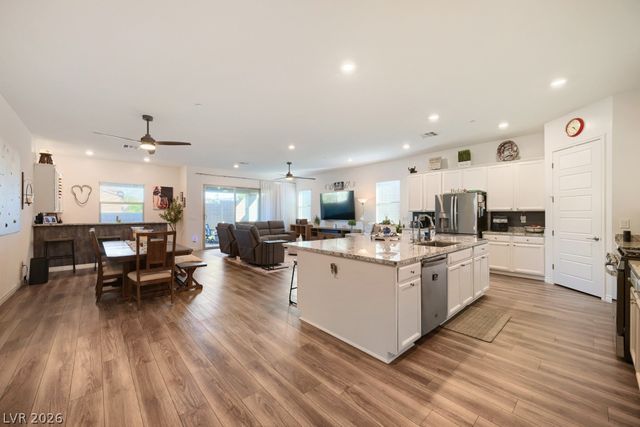 752 Dorsey Falls Street, Henderson, NV 89011