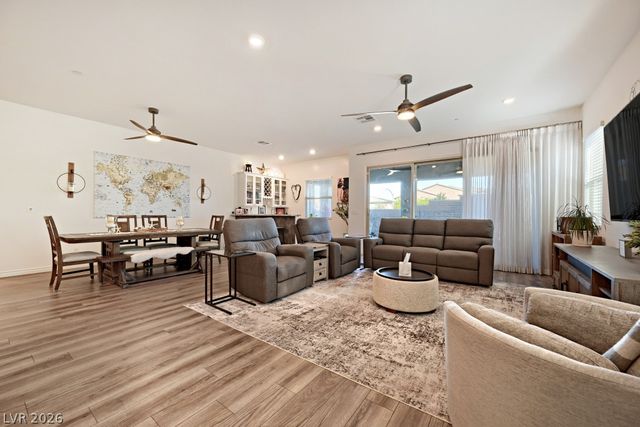 752 Dorsey Falls Street, Henderson, NV 89011