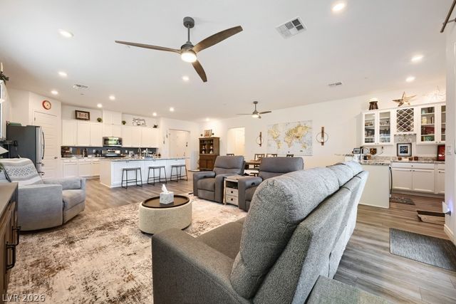 752 Dorsey Falls Street, Henderson, NV 89011