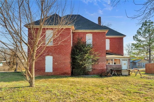 195 N A Street, Centerton, AR 72719