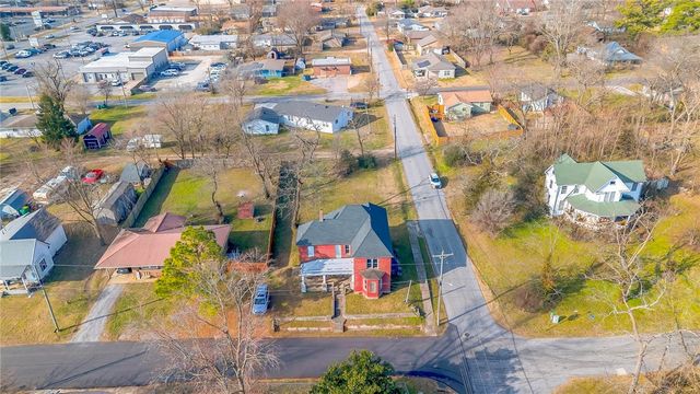 195 N A Street, Centerton, AR 72719