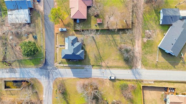 195 N A Street, Centerton, AR 72719