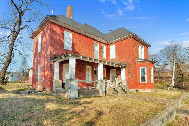 195 N A Street, Centerton, AR 72719