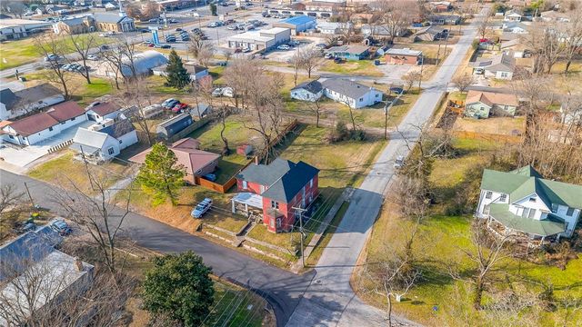 195 N A Street, Centerton, AR 72719