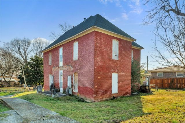 195 N A Street, Centerton, AR 72719