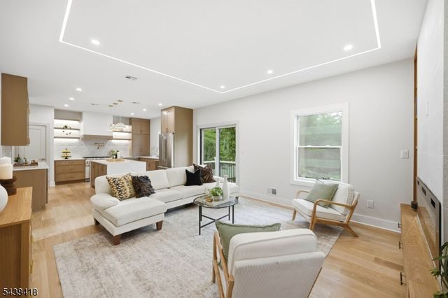 35 Sycamore Ave, Livingston Twp., NJ 07039