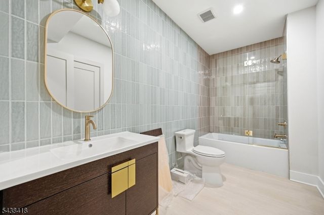 35 Sycamore Ave, Livingston Twp., NJ 07039