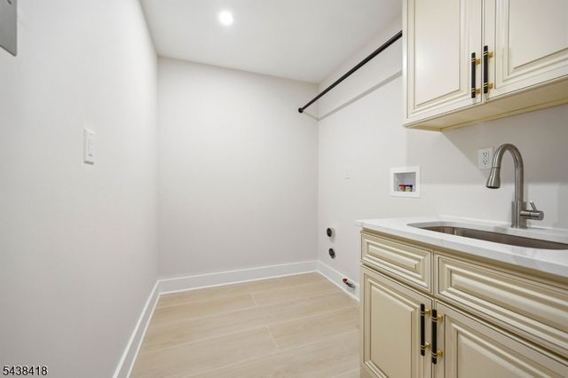 35 Sycamore Ave, Livingston Twp., NJ 07039