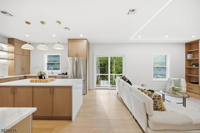 35 Sycamore Ave, Livingston Twp., NJ 07039