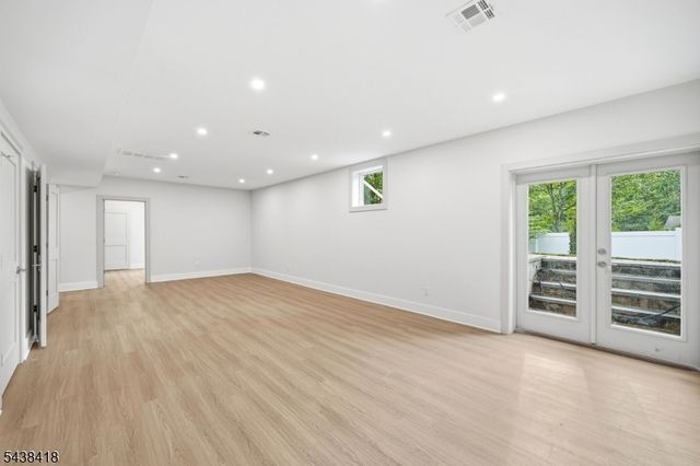 35 Sycamore Ave, Livingston Twp., NJ 07039