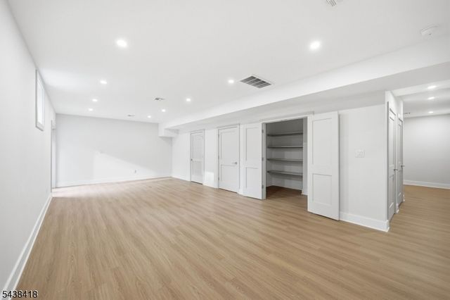 35 Sycamore Ave, Livingston Twp., NJ 07039