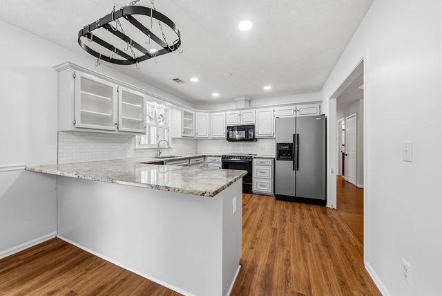 246 Lee Road 2040, Phenix City, AL 36870