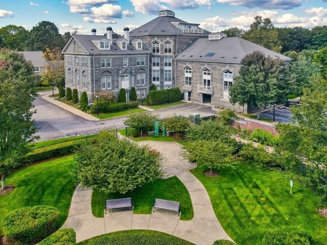 47 Village Avenue 203, Dedham, MA 02026