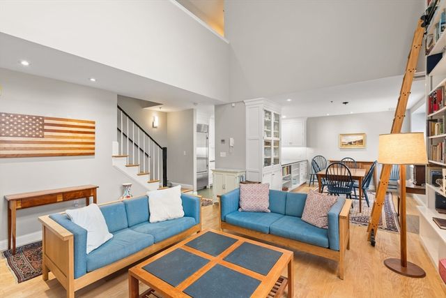 47 Village Avenue 203, Dedham, MA 02026