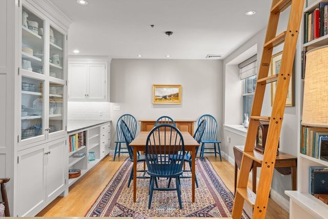 47 Village Avenue 203, Dedham, MA 02026