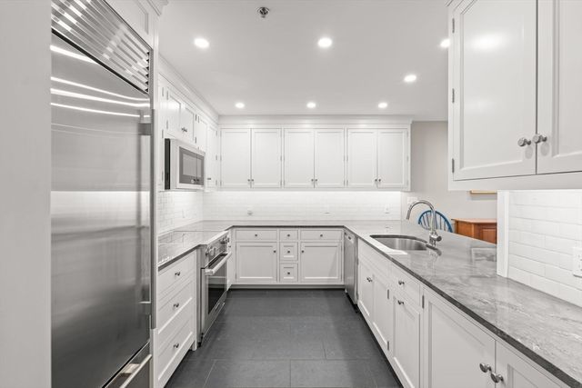 47 Village Avenue 203, Dedham, MA 02026