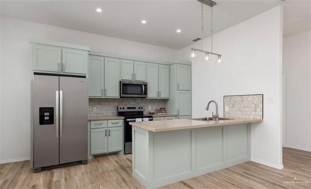 900 N Indiana Avenue N, Mercedes, TX 78578
