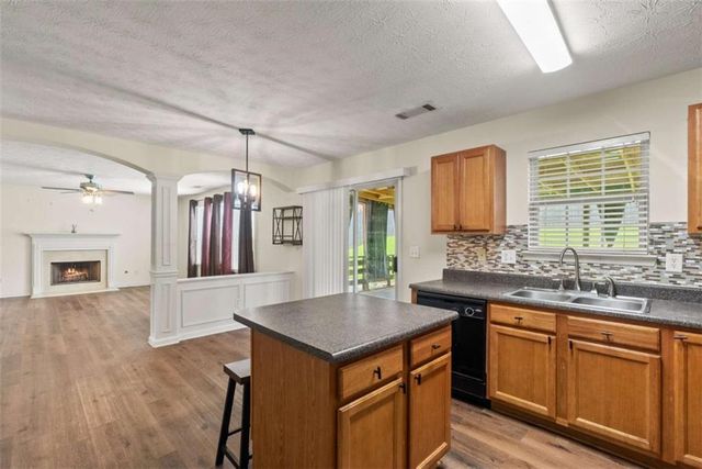 2137 Black Oak Lane, Ellenwood, GA 30294