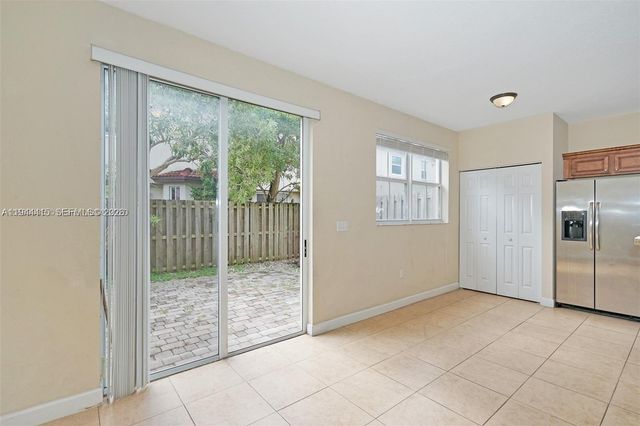 1048 NE 208th St, Miami, FL 33179