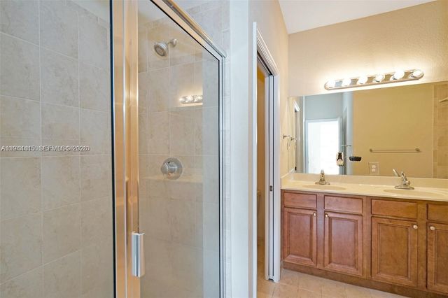 1048 NE 208th St, Miami, FL 33179